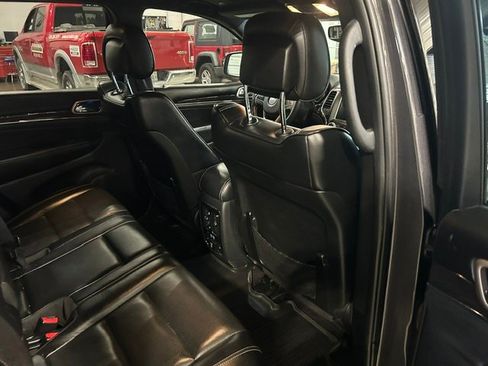 Used 2017 Jeep Grand Cherokee Overland AWD/4WD image 14