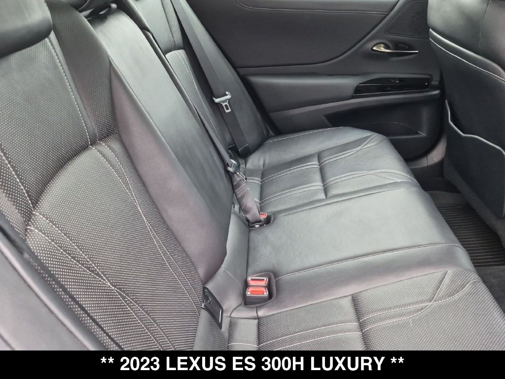 Used 2023 Lexus ES 300h w/ Accessory Package (Z2) FWD image 31