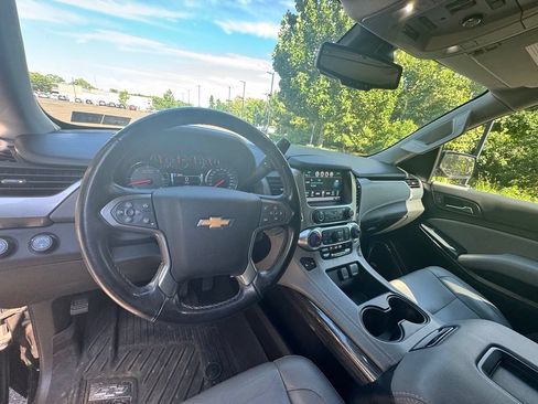Used 2020 Chevrolet Suburban LT w/ Luxury Package AWD/4WD image 10