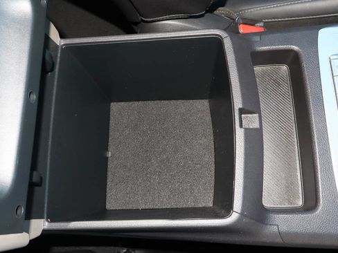 Used 2025 Kia Carnival FWD image 27