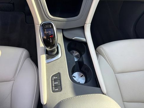 Used 2018 Cadillac XT5 Luxury w/ Driver Awareness Package AWD/4WD image 16