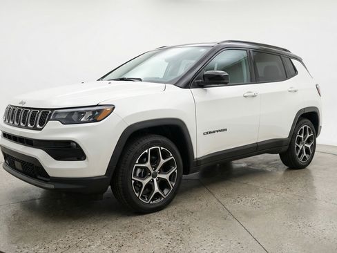 Used 2025 Jeep Compass Limited image 3