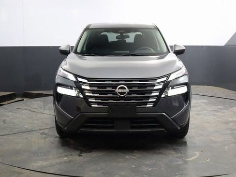 Used 2024 Nissan Rogue SV image 3