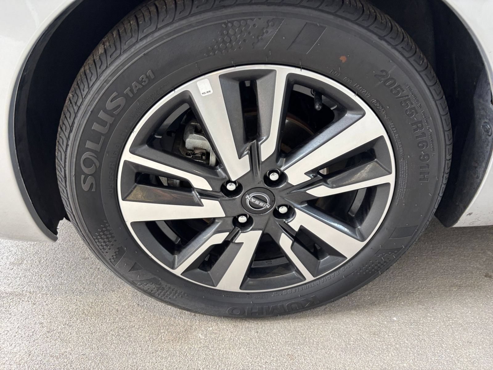Used 2025 Nissan Versa SV FWD image 31