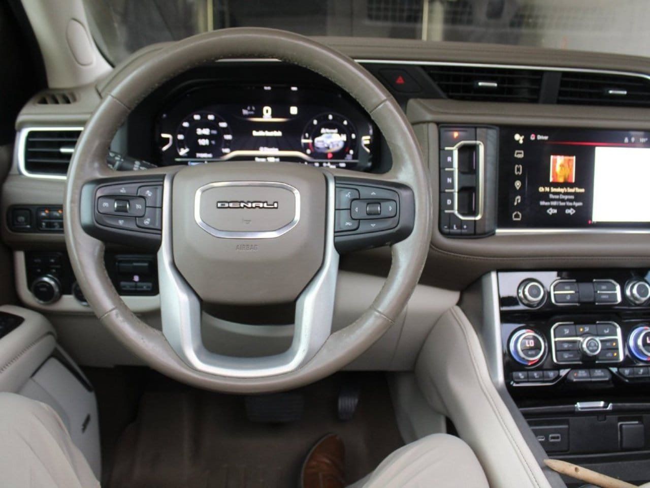 Used 2022 GMC Yukon Denali w/ Denali Premium Package AWD/4WD image 29
