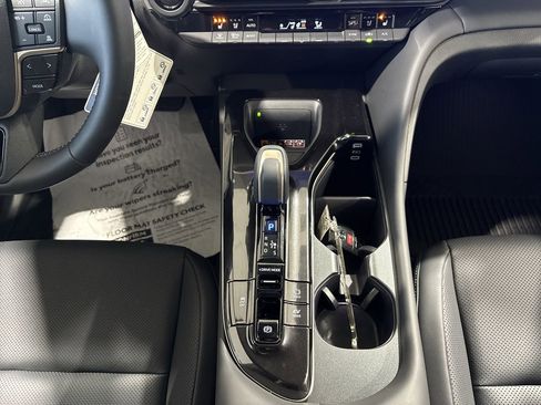 New 2025 Toyota Crown Signia image 21