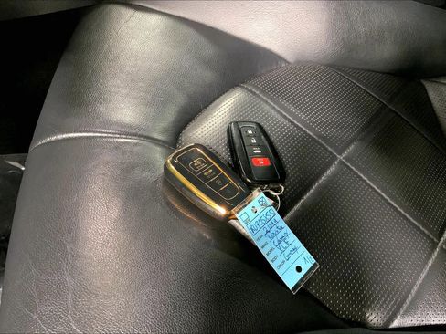 Used 2019 Toyota Camry XLE FWD image 15