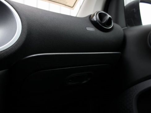 Used 2016 smart fortwo passion image 8