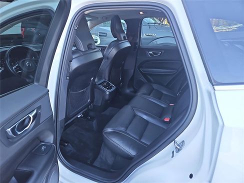 Used 2021 Volvo XC60 T6 Inscription w/ Climate Package image 27