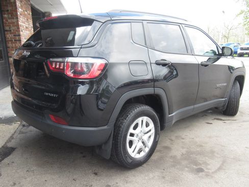 Used 2017 Jeep Compass Sport w/ Cold Weather Group AWD/4WD image 9