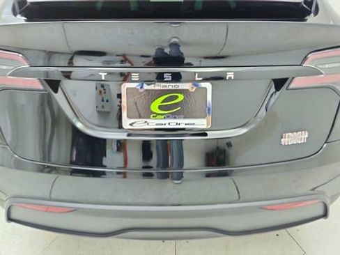 Used 2024 Tesla Model X Plaid image 12