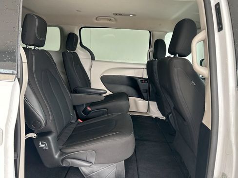 Used 2023 Chrysler Voyager LX FWD image 31