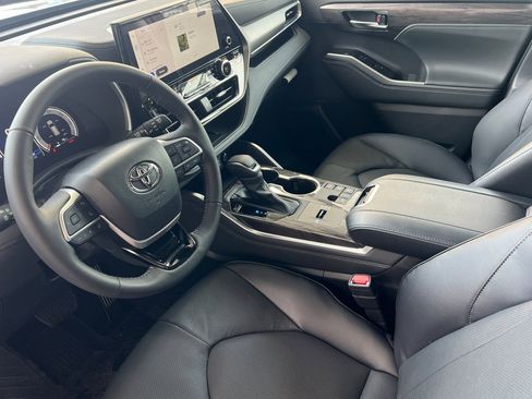 New 2026 Toyota Highlander Limited image 7