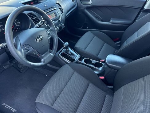 Used 2017 Kia Forte LX image 10