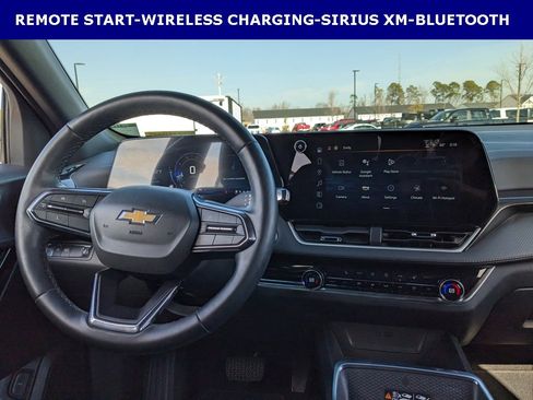 Used 2025 Chevrolet Equinox LT w/ Convenience Package II image 12