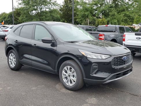 Used 2025 Ford Escape Active w/ Active Premium Tech Pack image 3