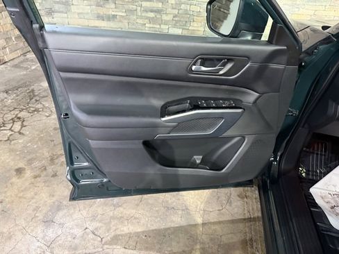 Certified 2024 Nissan Pathfinder SL w/ SL Premium Package image 9