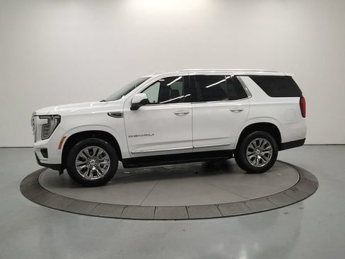 Used 2025 GMC Yukon Denali RWD image 5