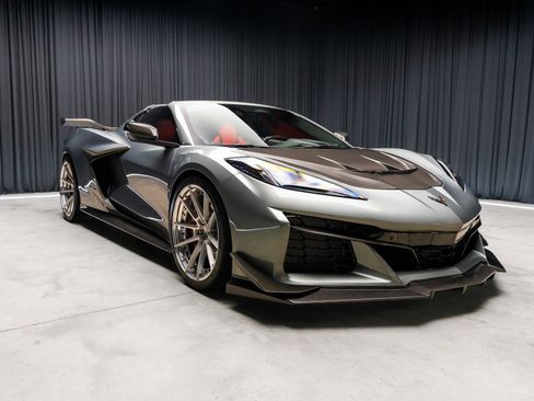 Used 2024 Chevrolet Corvette Z06 RWD image 18