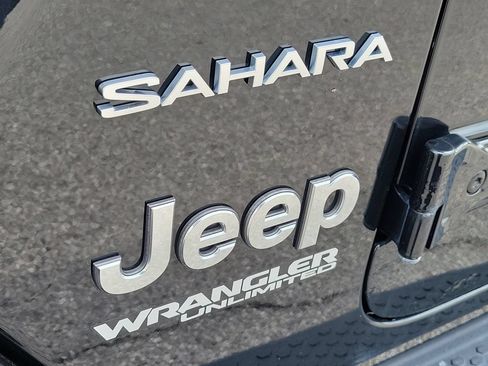 Used 2020 Jeep Wrangler Unlimited Sahara w/ Uconnect 4C Nav & Sound Group AWD/4WD image 7