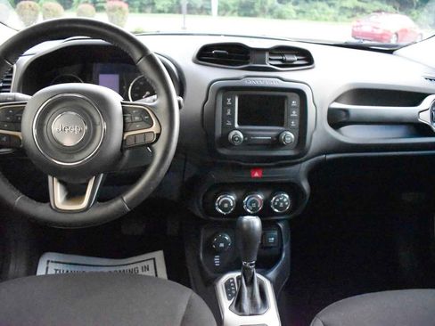 Used 2016 Jeep Renegade Latitude AWD/4WD image 11