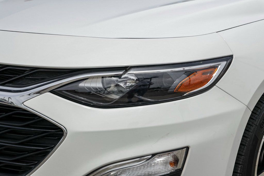 Used 2025 Chevrolet Malibu RS FWD image 12