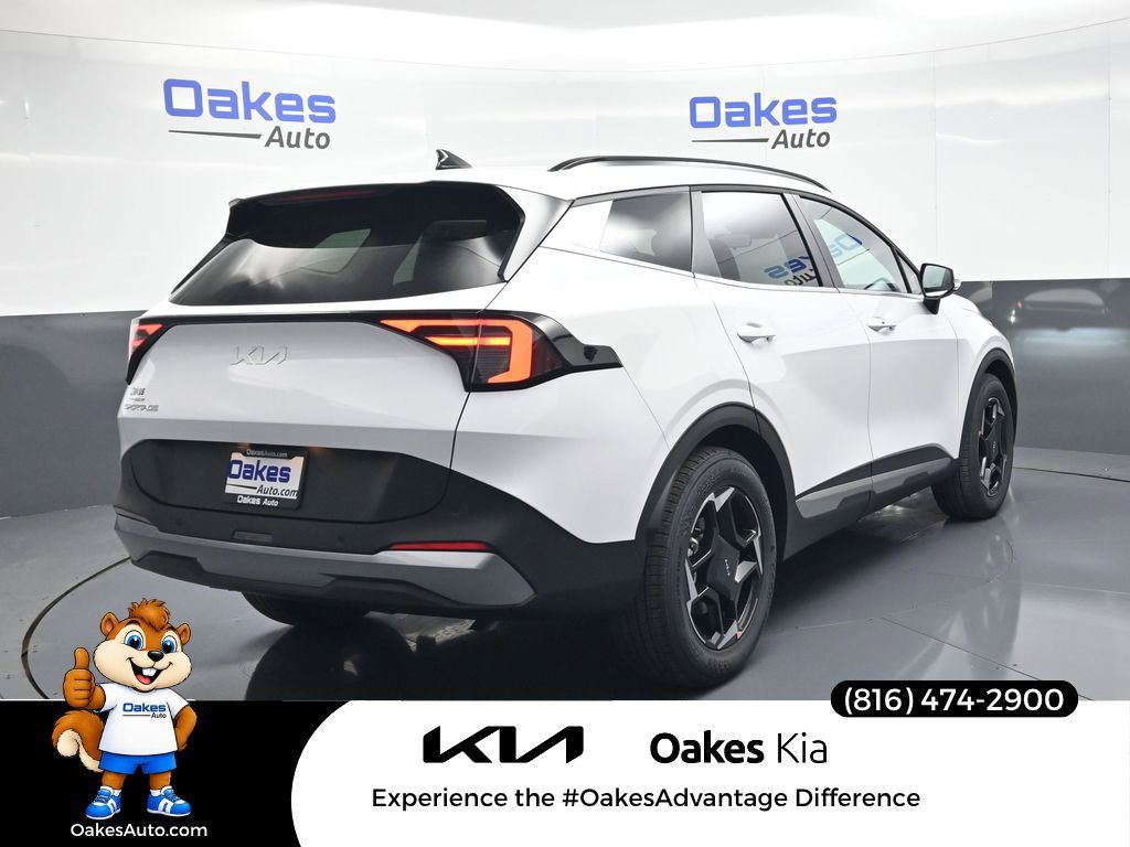 Certified 2026 Kia Sportage EX w/ EX Panorama Roof Package FWD image 7