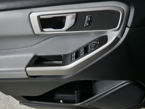 Used 2022 Ford Explorer XLT w/ Equipment Group 202A image 19