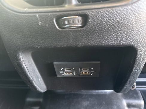 Used 2021 Jeep Cherokee Latitude Plus image 19