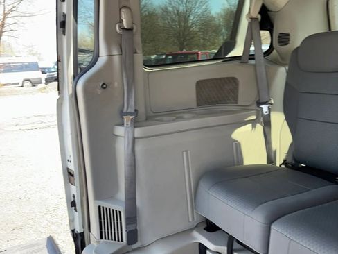 Used 2010 Chrysler Town & Country Touring image 35