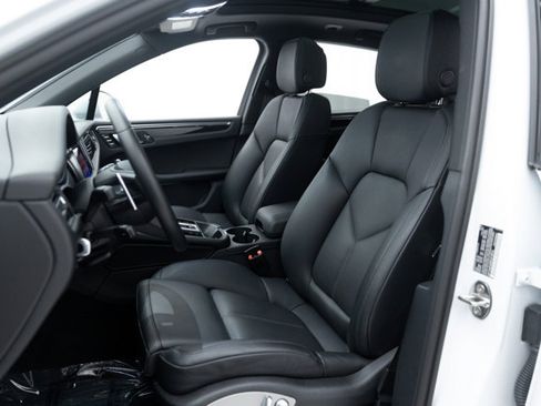 Used 2023 Porsche Macan AWD/4WD image 49