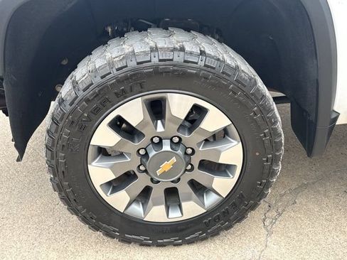 Used 2022 Chevrolet Silverado 2500 Custom AWD/4WD image 12