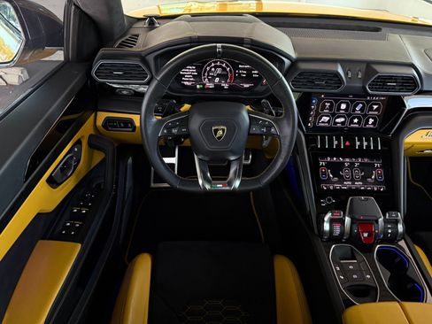 Used 2022 Lamborghini Urus AWD/4WD image 45