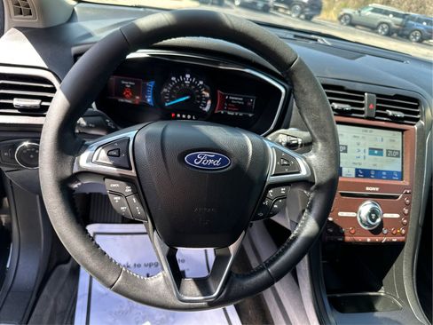 Used 2020 Ford Fusion Titanium FWD image 19