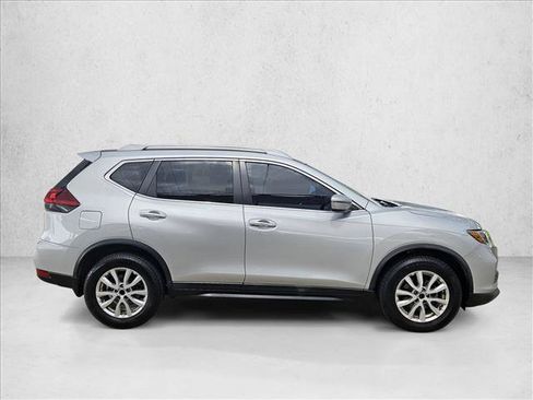 Used 2019 Nissan Rogue S w/ Special Edition Package FWD image 4