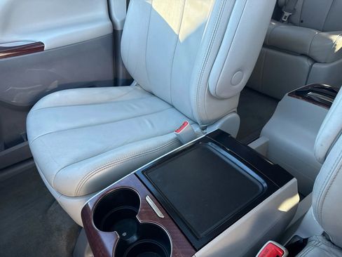 Used 2012 Toyota Sienna XLE w/ Premium Pkg AWD/4WD image 39