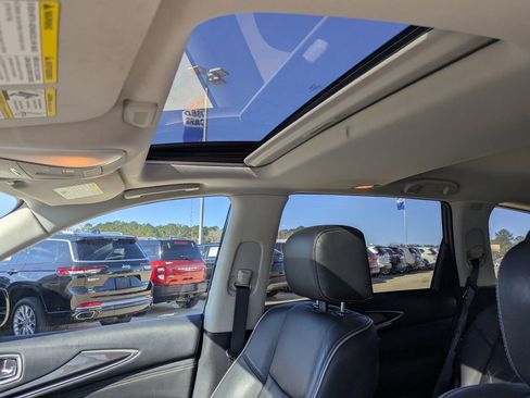 Used 2019 INFINITI QX60 Luxe w/ Essential Package image 6