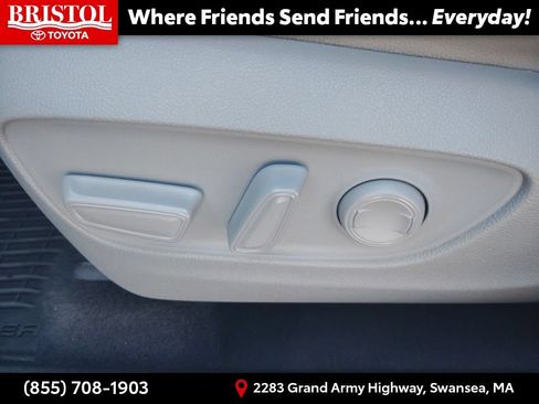 Used 2022 Toyota Highlander XLE AWD/4WD image 21