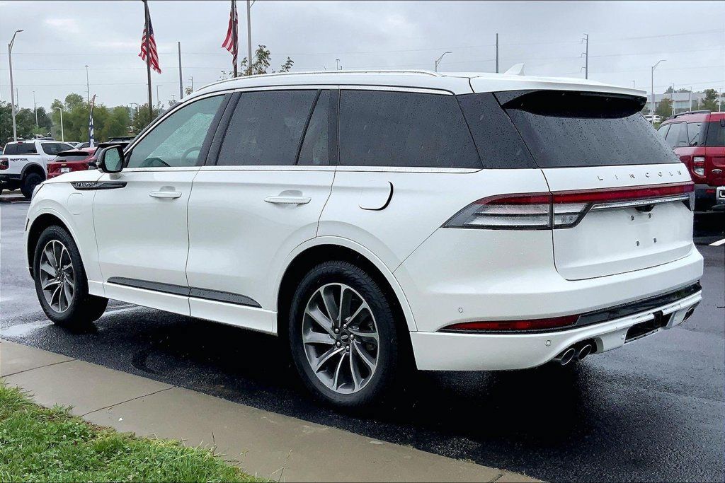 Used 2020 Lincoln Aviator Grand Touring w/ Equipment Group 301A AWD/4WD image 2