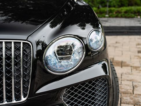 Used 2024 Bentley Bentayga Extended Wheelbase image 7