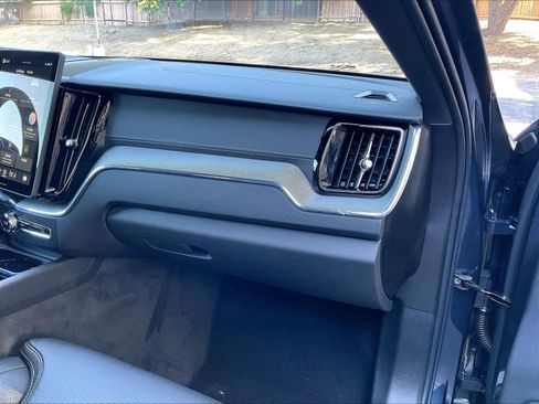 New 2026 Volvo XC60 B5 Ultra w/ Climate Package AWD/4WD image 28