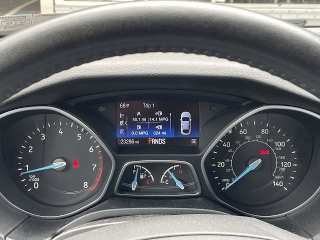 Used 2017 Ford Focus SEL w/ Cold Weather Package FWD image 10