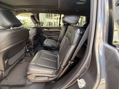 New 2026 Jeep Grand Cherokee L Limited w/ Luxury Tech Group II RWD image 25