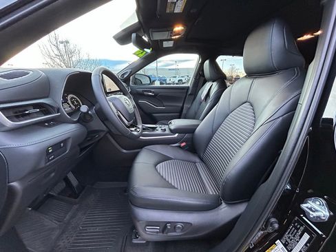 Used 2026 Toyota Highlander XSE image 12