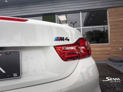 Used 2017 BMW M4 Convertible image 23