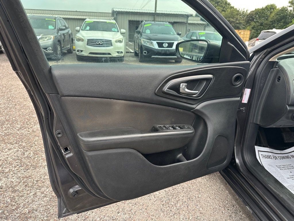 Used 2016 Chrysler 200 Limited FWD image 11