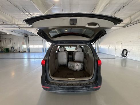 Used 2016 Kia Sedona LX w/ Option Group 020 image 23