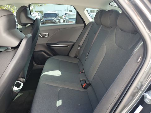 Used 2025 Kia K4 LX image 11