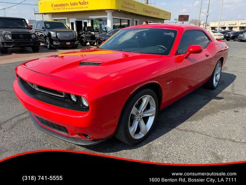 Used 2018 Dodge Challenger R/T RWD image 1