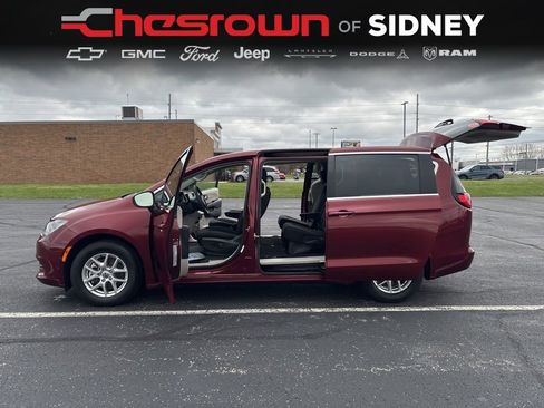 Used 2023 Chrysler Voyager LX image 18